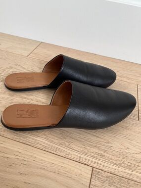 MIZ MOOZ Rachelle Leather Closed Toe Slip On Flat Mule Minimalist Lagenlook Chic